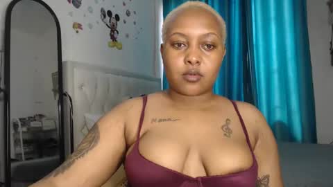 pretty_annah online show from December 5, 2024, 11:37 am