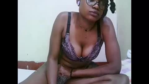 pretty_mellan online show from January 22, 2025, 10:07 pm