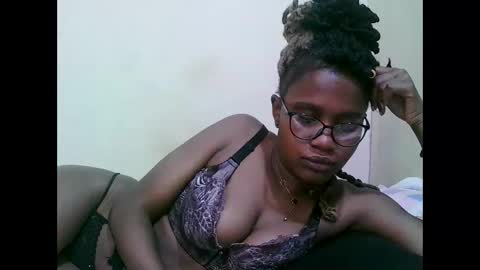 pretty_mellan online show from January 22, 2025, 10:04 am