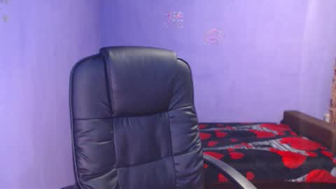 prettyjulliette online show from November 13, 2024, 12:37 pm