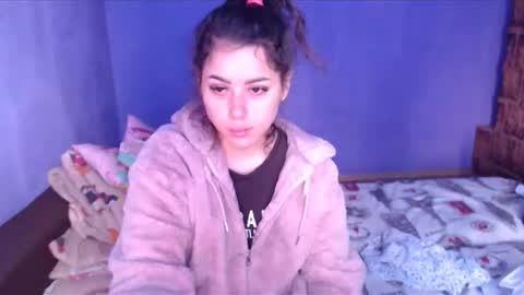 prettyjulliette online show from December 15, 2024, 8:06 am