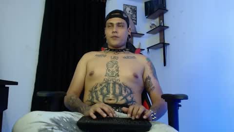 punkboy_1213 online show from December 11, 2024, 1:53 am