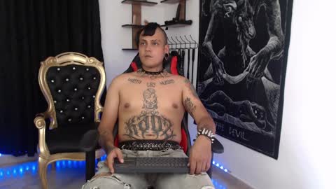 punkboy_1213 online show from December 18, 2024, 1:55 am