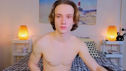 Jesse Rickoshort hair online show from December 12, 2024, 2:43 pm