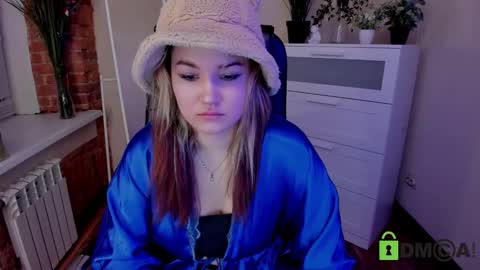 qilika_qw online show from February 2, 2025, 3:39 pm