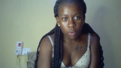 queen_vally online show from February 19, 2025, 7:12 pm