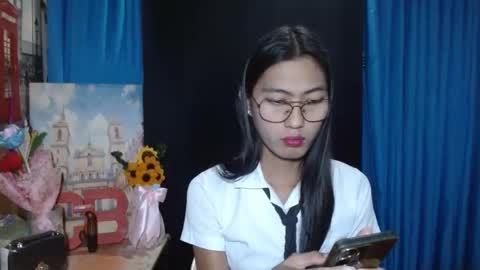 queensteffi online show from January 4, 2025, 12:00 pm