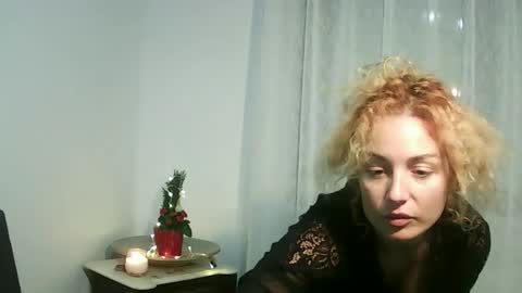 reddgirll online show from December 3, 2024, 8:01 pm