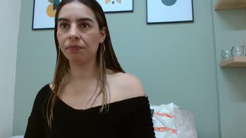 regina_millss online show from December 16, 2024, 1:39 pm