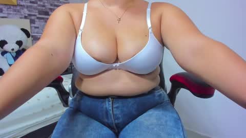 reina_loren online show from December 26, 2024, 10:06 pm