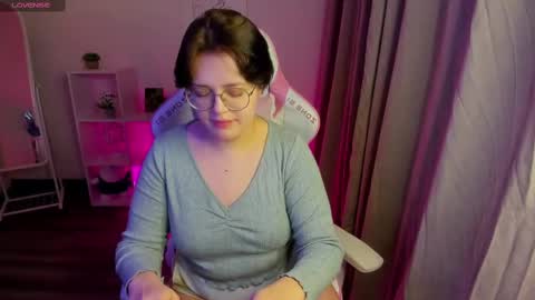 renee_turner online show from December 7, 2024, 3:10 pm