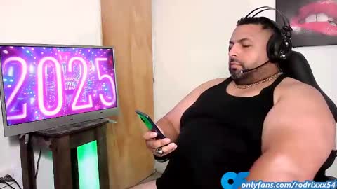 rodrixxx54 online show from January 1, 2025, 11:09 pm