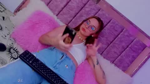 roxi_sexy99 online show from January 8, 2025, 7:05 pm