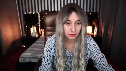 roxy_rayy online show from January 1, 2025, 2:04 pm