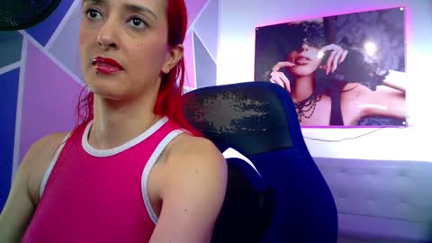 ruby_your_milf online show from December 21, 2024, 1:10 pm