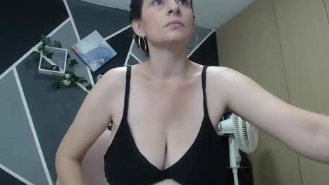 sally_lov3_ online show from December 26, 2024, 1:45 pm