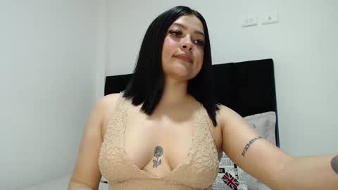 samantha_8s online show from December 5, 2024, 5:11 pm