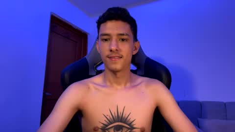 santi_twink19 online show from January 9, 2025, 1:14 am