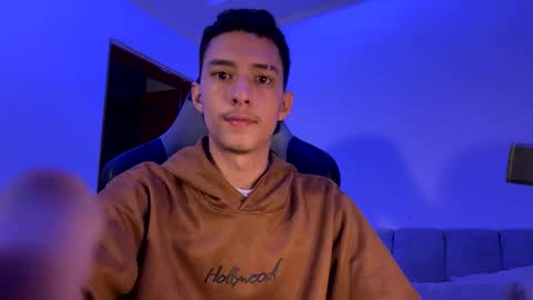 santi_twink19 online show from January 6, 2025, 11:24 am