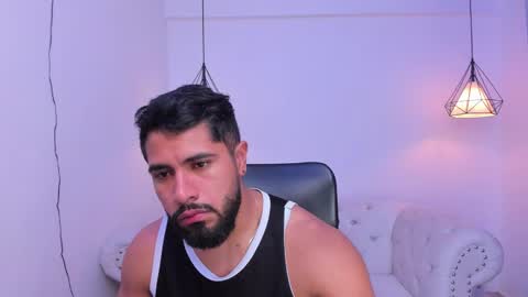 santiago_huntt online show from November 11, 2024, 10:36 am