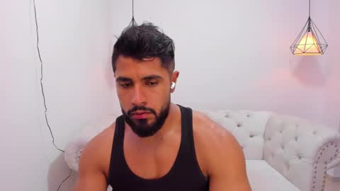 santiago_huntt online show from November 20, 2024, 11:11 pm