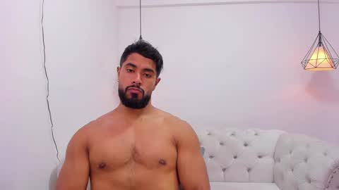 santiago_huntt online show from November 27, 2024, 10:53 pm