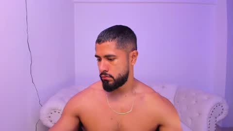 santiago_huntt online show from December 28, 2024, 1:15 pm