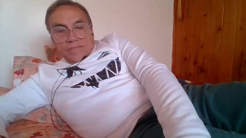 santiago_n online show from November 21, 2024, 6:37 pm