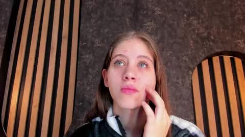 sara__jones_ online show from December 27, 2024, 12:07 pm