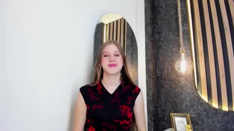 sara__jones_ online show from December 20, 2024, 11:37 am