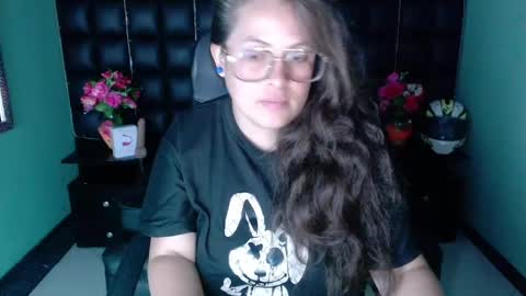 sara_thonson_ online show from January 21, 2025, 2:33 am