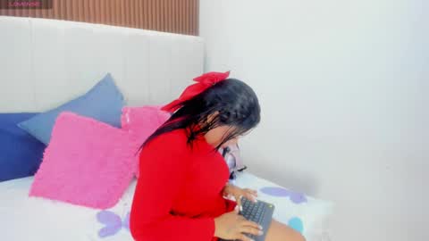 saraa_eevans online show from January 23, 2025, 12:44 pm