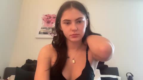 SarahxOliver online show from December 31, 2024, 3:38 pm