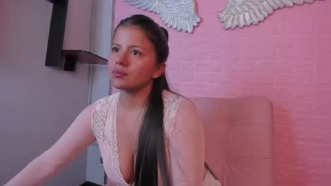 sasha_roldan online show from December 18, 2024, 4:05 am