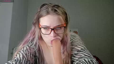 seductive_she_wolf online show from November 15, 2024, 4:02 pm