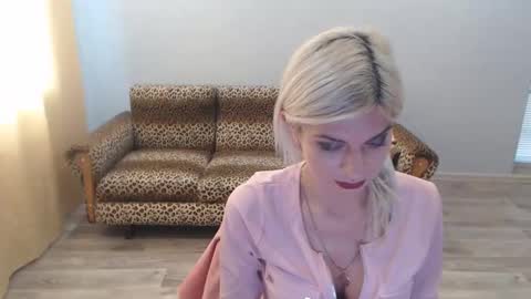 sexybeatriice online show from November 12, 2024, 7:14 am