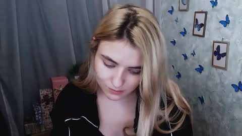 shy_sabrina_ online show from January 21, 2025, 1:27 pm