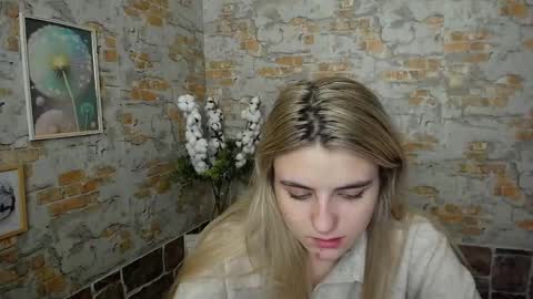 shy_sabrina_ online show from January 5, 2025, 7:49 am