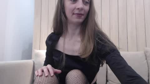 shy_schoolgirl_ online show from December 30, 2024, 2:42 pm