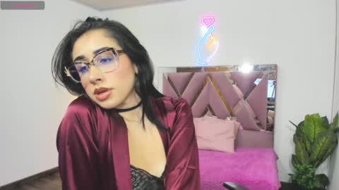 silvana_tay online show from February 18, 2025, 7:07 pm