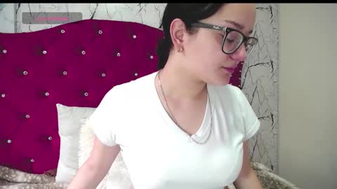 silvia_ls online show from December 4, 2024, 9:39 pm