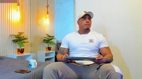 simeone_panda online show from December 22, 2024, 3:38 pm