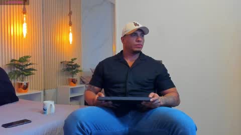 simeone_panda online show from December 4, 2024, 10:46 am