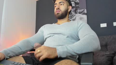 simon_leon01 online show from December 5, 2024, 11:37 am