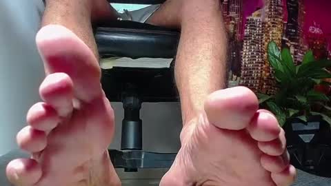 only foot                         worshipers here online show from December 26, 2024, 7:12 pm