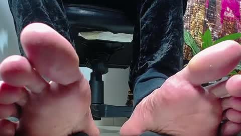 only foot                         worshipers here online show from December 12, 2024, 12:54 am