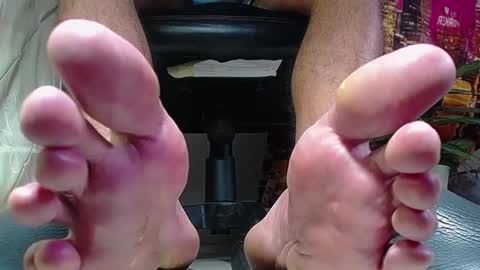 only foot                         worshipers here online show from December 19, 2024, 9:35 pm