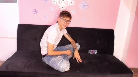 skinnyx_cute19 online show from December 22, 2024, 12:28 am