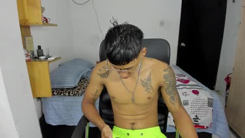 slim_master12 online show from January 12, 2025, 8:01 pm