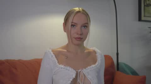 Candice Snow online show from November 11, 2024, 1:39 pm